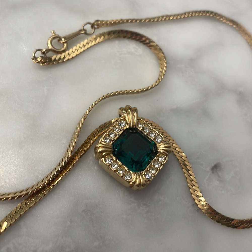 Vintage 1988 Avon necklace